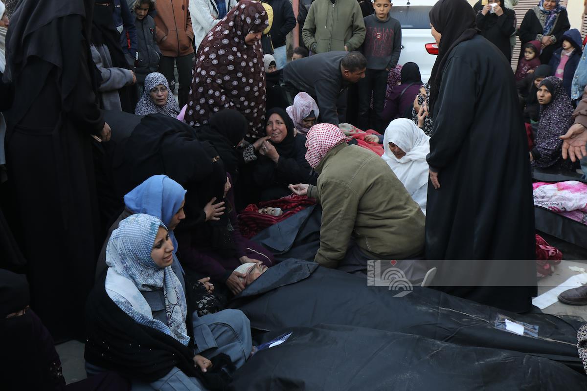 4 martyrs et des dizaines de blessés suite aux bombardements israéliens visant les personnes déplacées sur la route côtière de la bande de Gaza