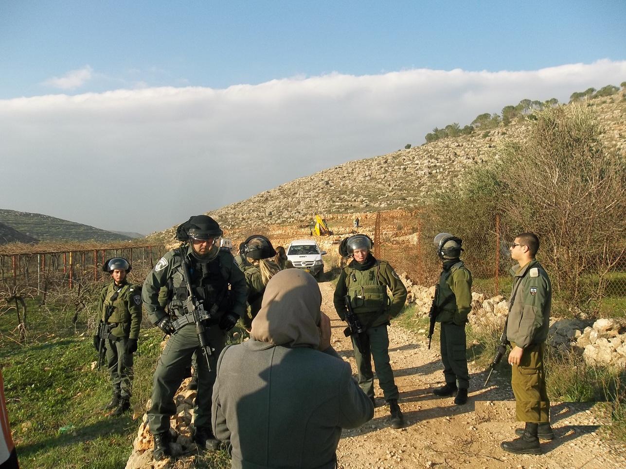 Israël notifie un Palestinien de saisir sa propre terre à Jénine en faveur du mur d’apartheid