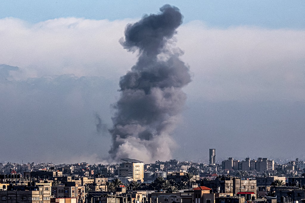 11 martyrs et plusieurs blessés dans un bombardement israélien contre une maison à Deir al-Balah