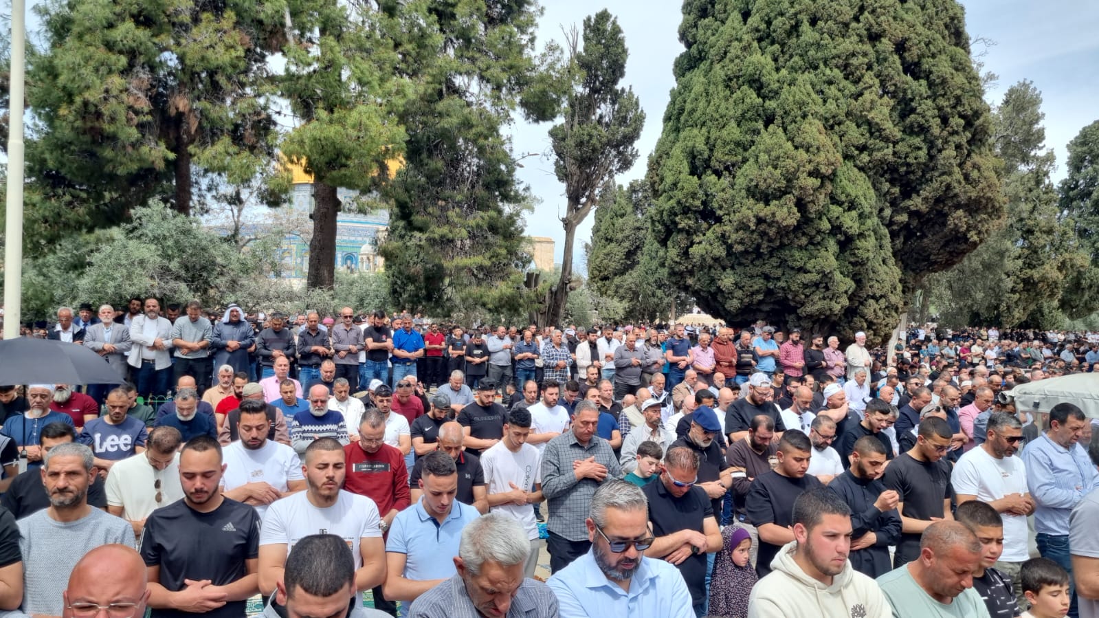 75 000 fidèles ont accompli la dernière prière du vendredi de Ramadan à la mosquée Al-Aqsa