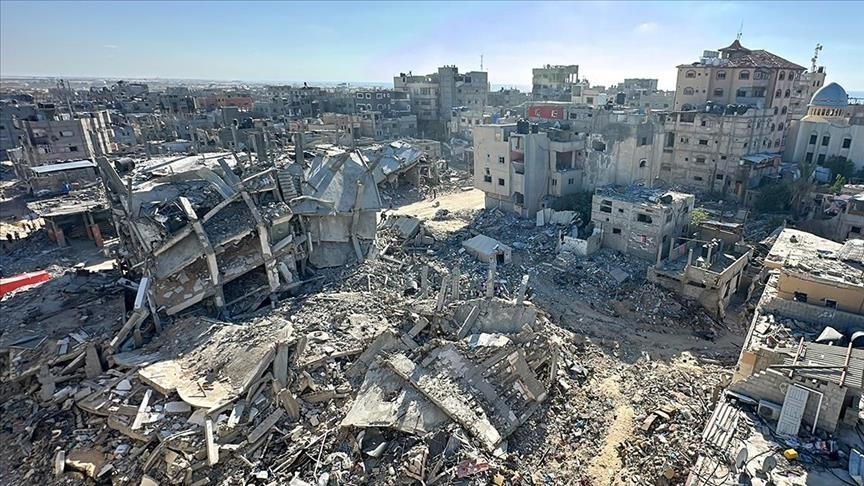 240 jours du génocide : Des victimes signalées dans les bombardements israéliens sur Gaza et Rafah
