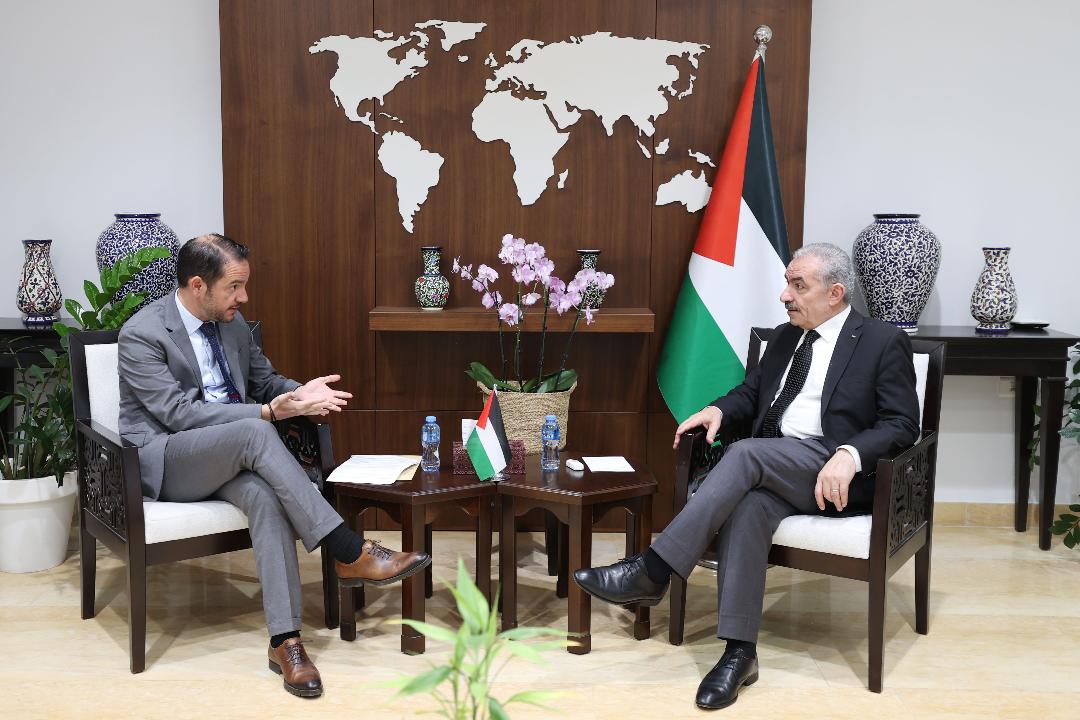 Shtayyeh au consul général de France : « L'agression doit cesser immédiatement et l'aide humanitaire doit être livrée dans la bande de Gaza »