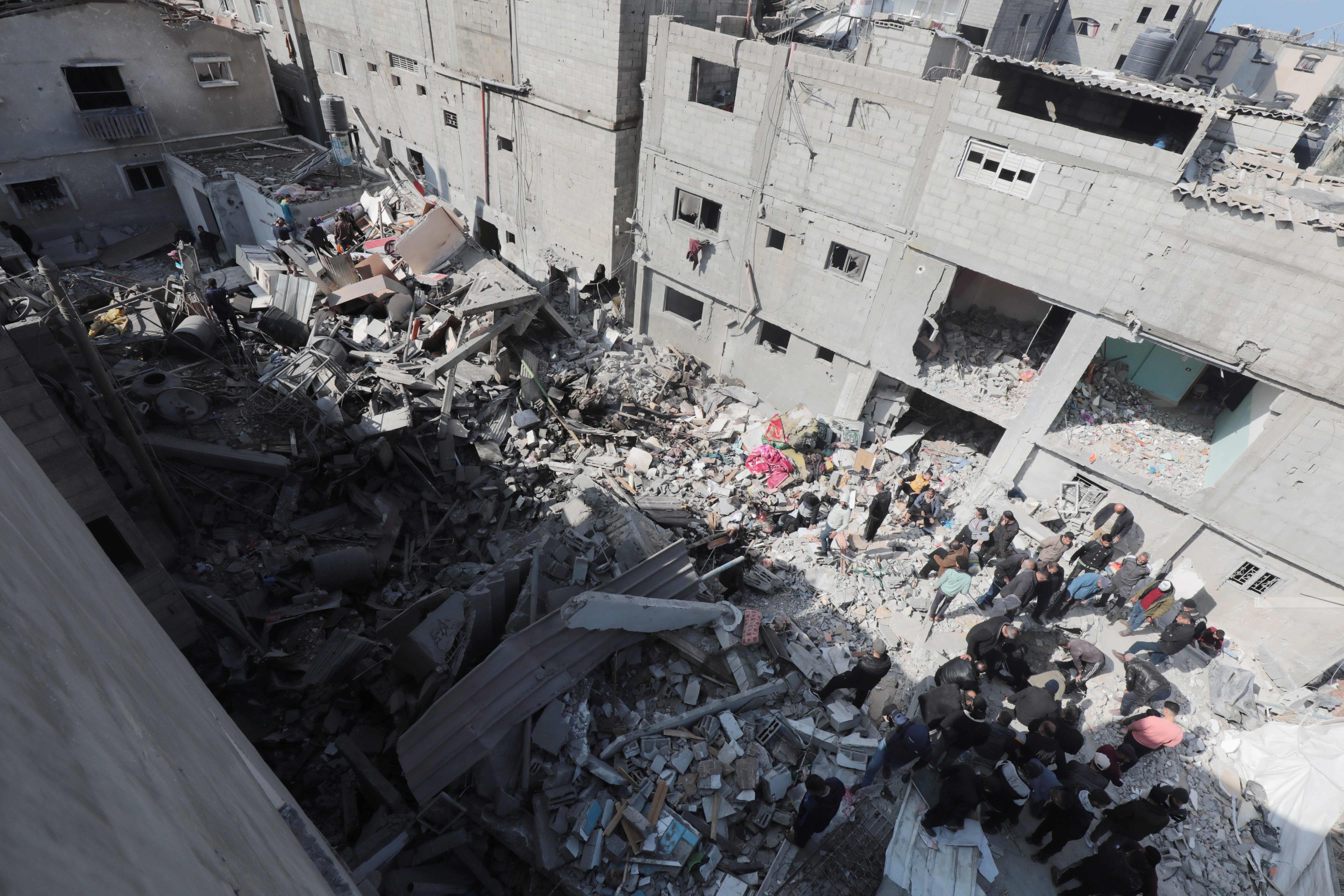 14 martyrs dans le bombardement d'occupation du camp de Nuseirat dans le centre de la bande de Gaza