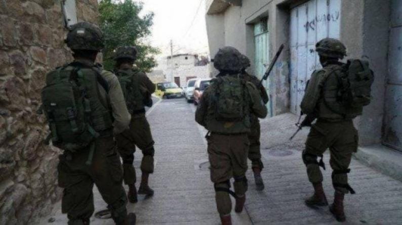 Les forces d’occupation israéliennes prennent d’assaut des magasins près de Jénine