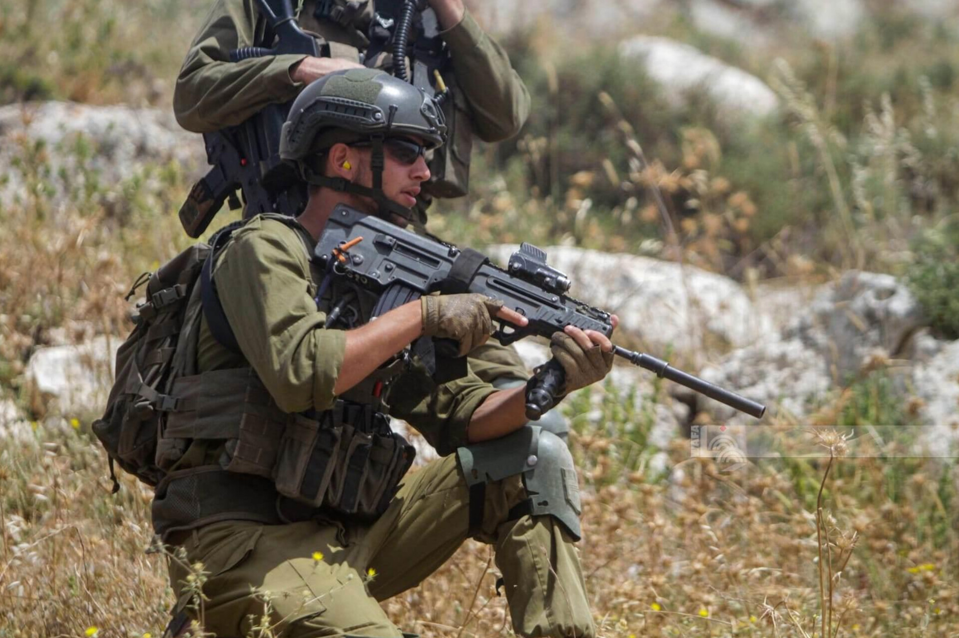 Un enfant palestinien blessé par une cartouche de gaz, d'autres suffoquent à cause des gaz lacrymogènes israéliens à Beit Dajan