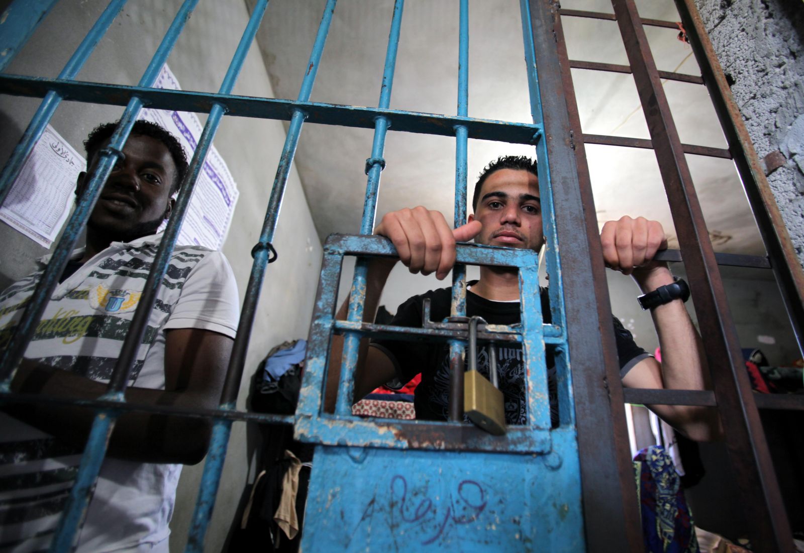 Les forces de répression israéliennes blessent 26 prisonniers dans la prison d’Ofer