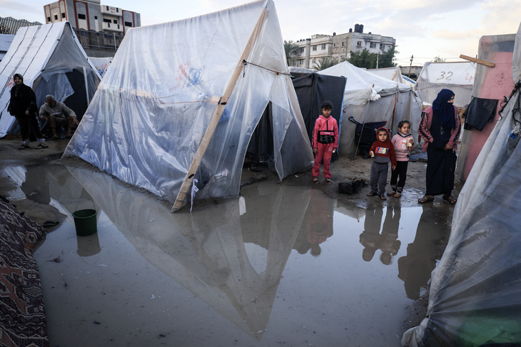 Les déplacés de Gaza font face à une nouvelle dépression climatique avec des tentes délabrées