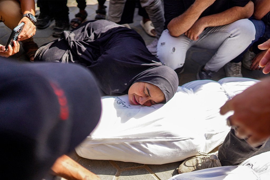 Deux martyrs dans le bombardement de la zone de Mawasi à Khan Younès par l'occupation