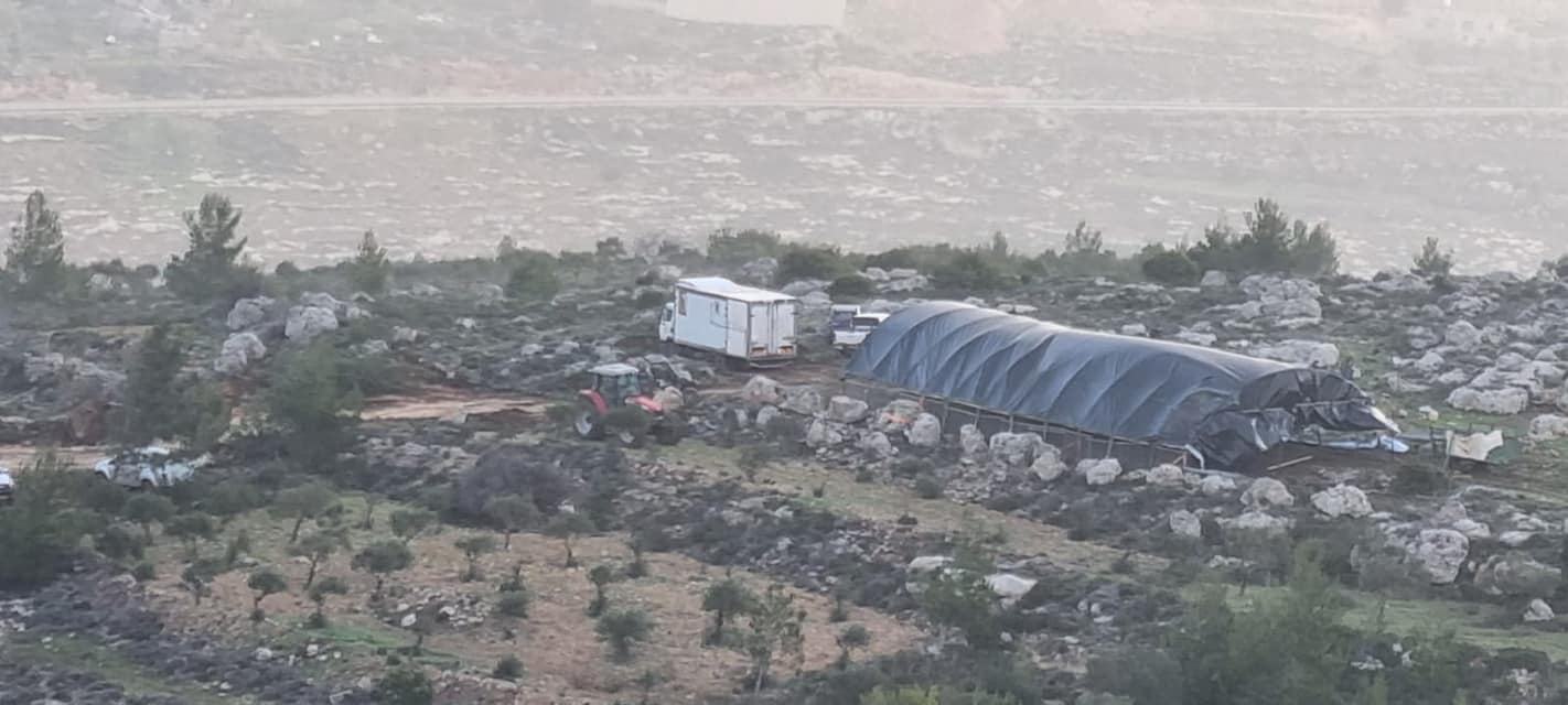En prélude de saisir des terres palestiniennes, des colons installent une caravane et une tente à Bethléem 