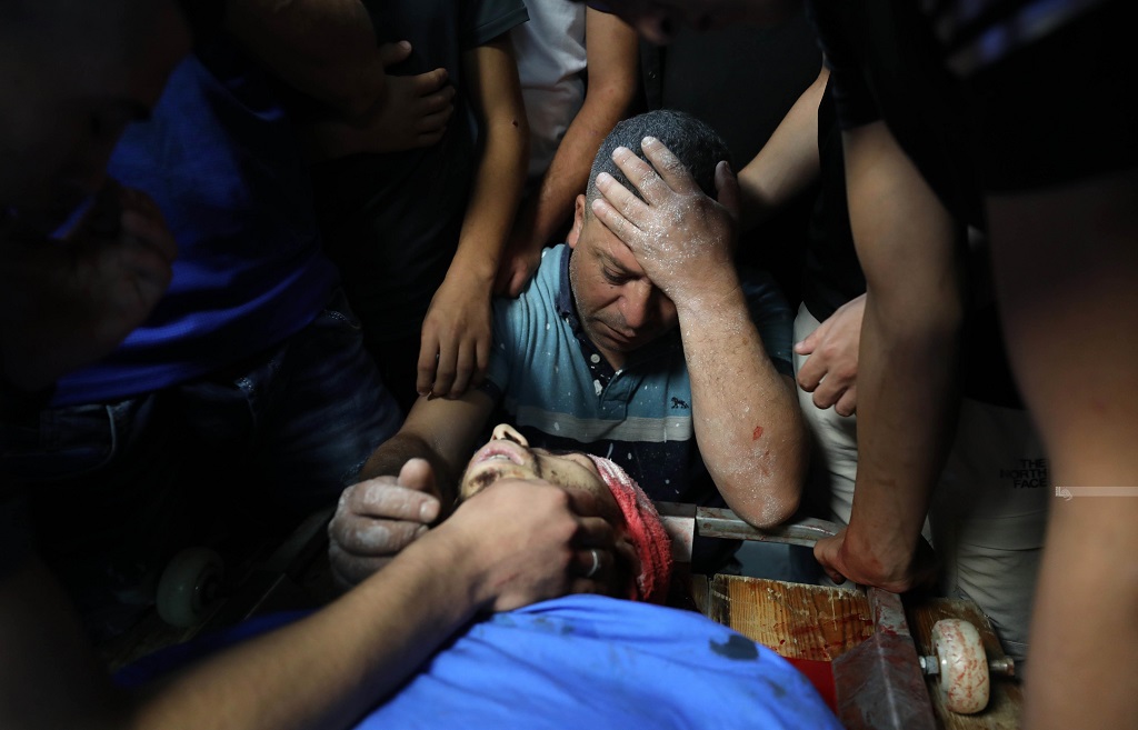 L'occupation continue ses violations : un martyr, des blessés, des arrestations et la prise d'Al-Aqsa 