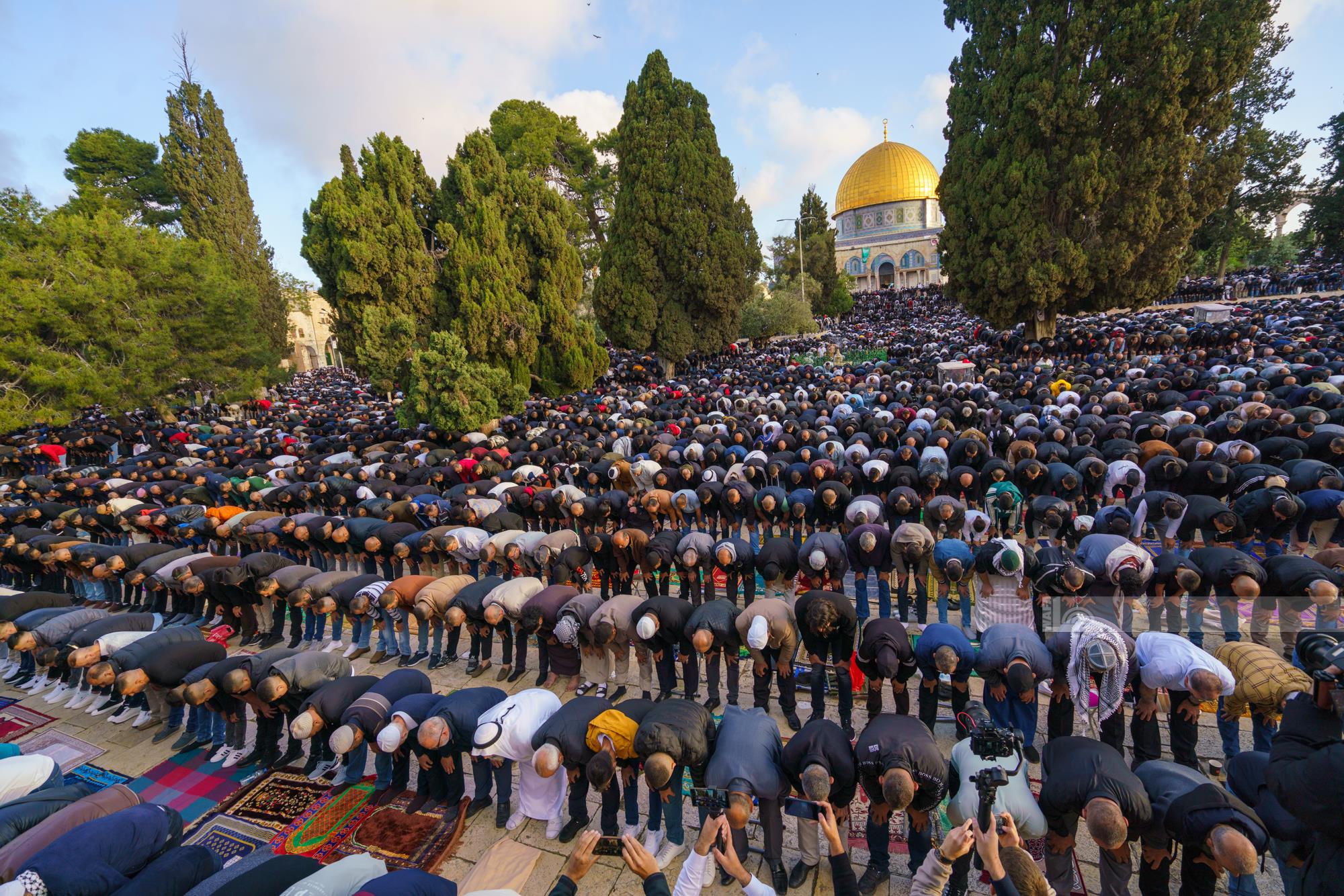 120 mille personnes effectuent la prière de l'Aïd dans la mosquée bénie al -aqsa