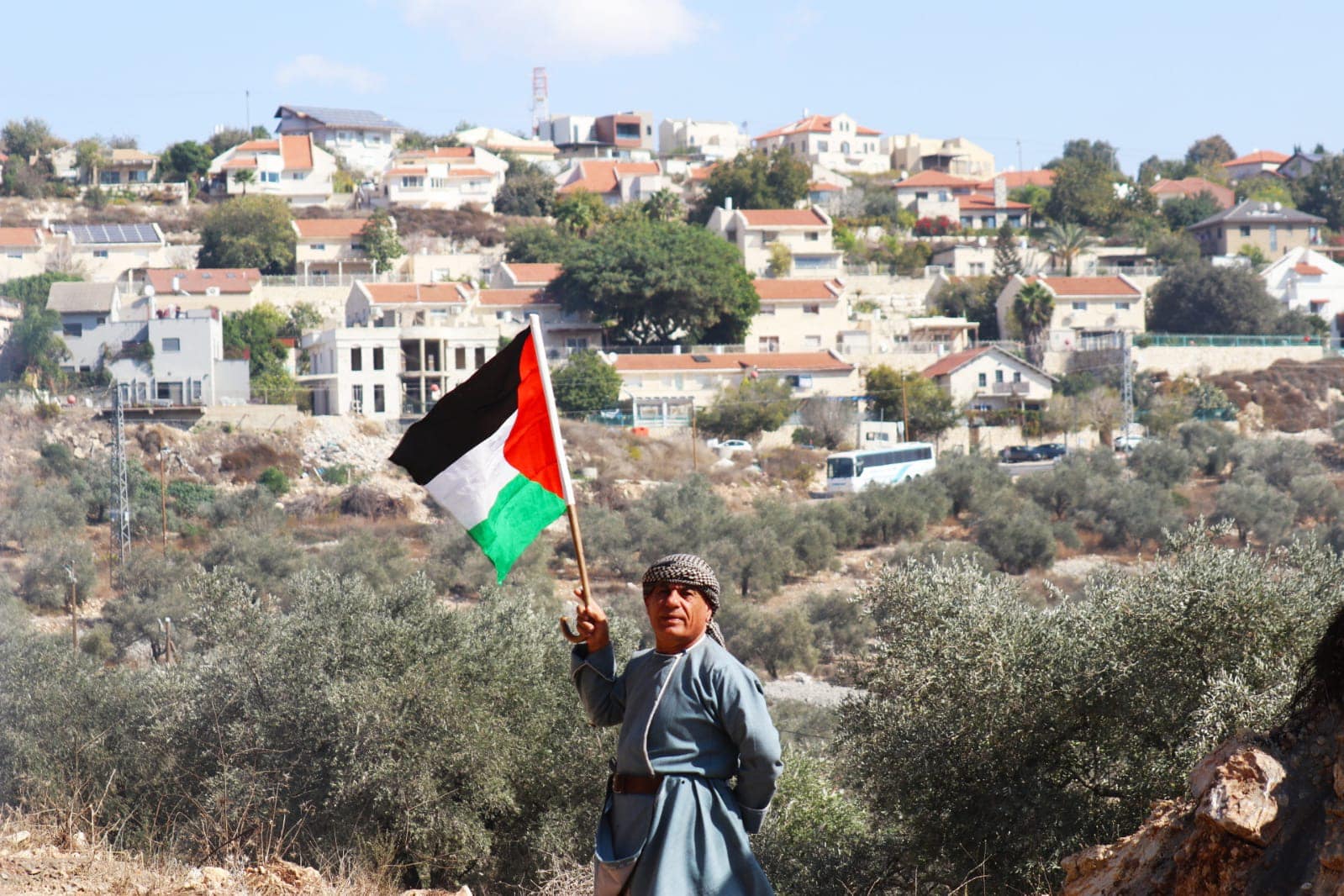 Un militant étranger parmi 4 manifestants blessés par les forces d'occupation à Kafr Qaddoum