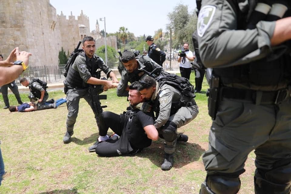 L’armée israélienne d'occupation arrête 13 citoyens en Cisjordanie occupée
