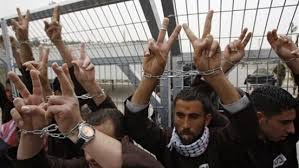 L'administration des prisons d'occupation annonce des sanctions contre les détenus en réponse aux mesures de désobéissance