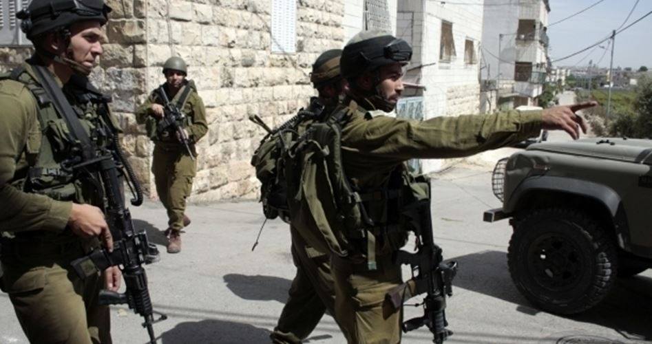 Les forces d’occupation prennent d’assaut une maison et agressent ses résidents à Salfit