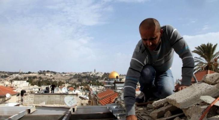 L'occupation oblige un citoyen à démolir sa maison à Jérusalem occupée 