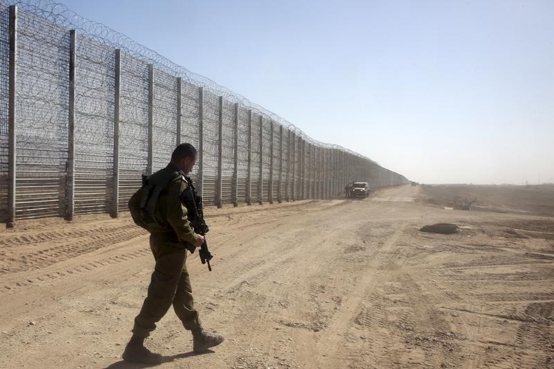 L'occupation cible les travailleurs palestiniens à l’est de Deir Al-Balah 