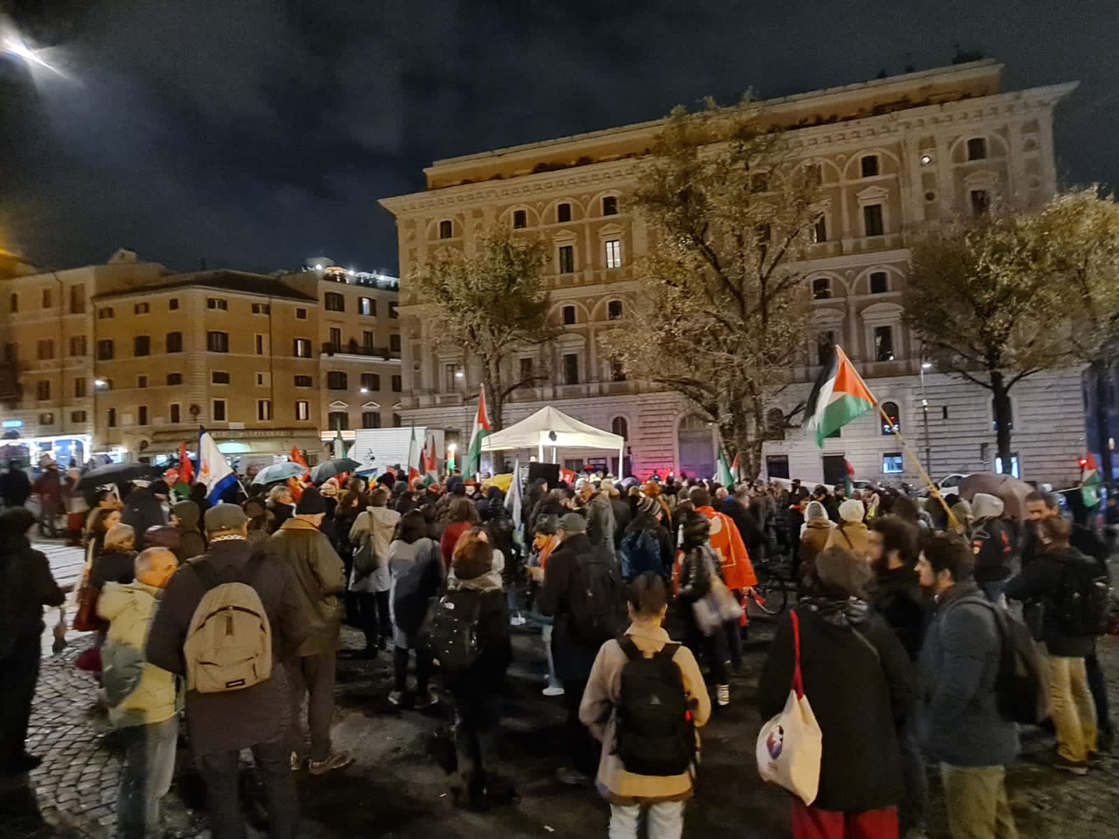 Rome : un sit-in de solidarité appelant à arrêter l’agression israélienne sur la bande de Gaza 