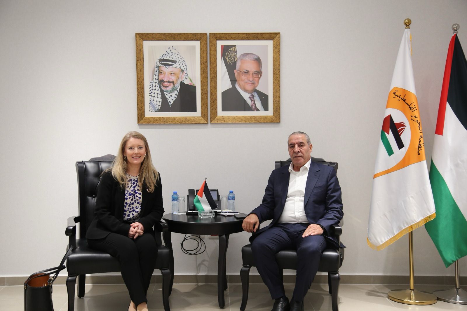 Al- Sheikh discute avec le consul général britannique des derniers développements en territoire occupé