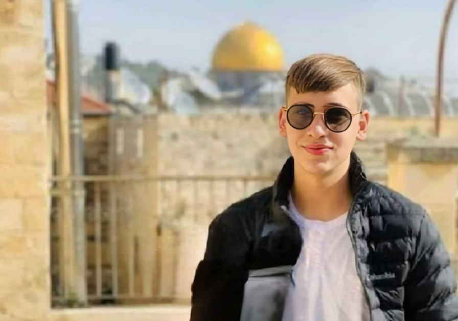 Des colons israéliens attaquent sauvagement un jeune Palestinien à Jérusalem