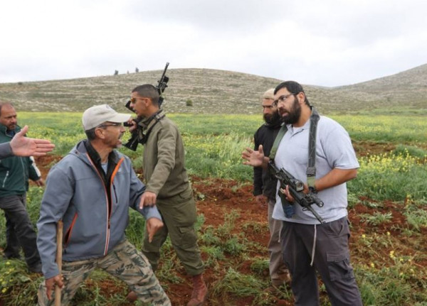  Des colons attaquent des véhicules et prennent d’assaut une terre en Cisjordanie 