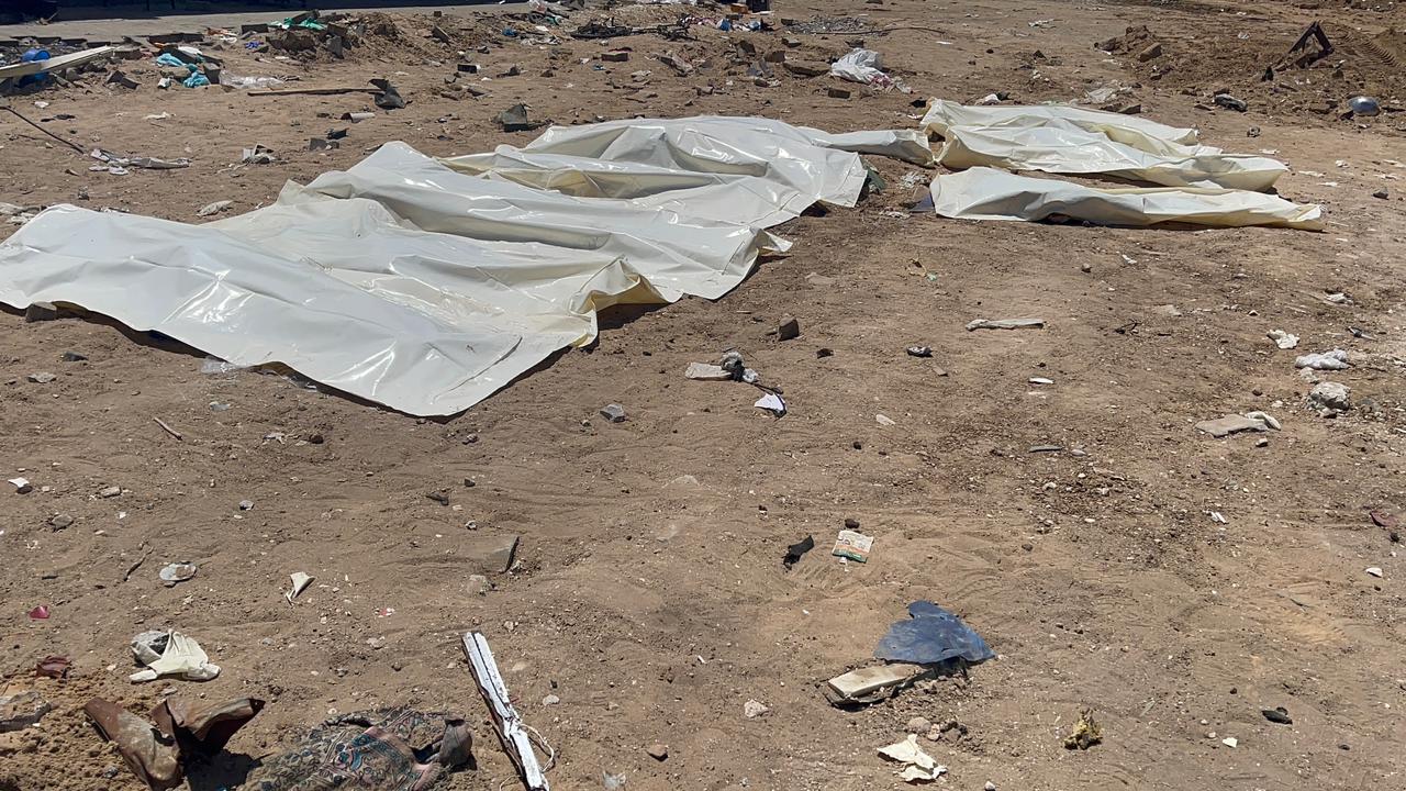 Gaza : 49 corps de martyrs retrouvés dans une troisième fosse commune  