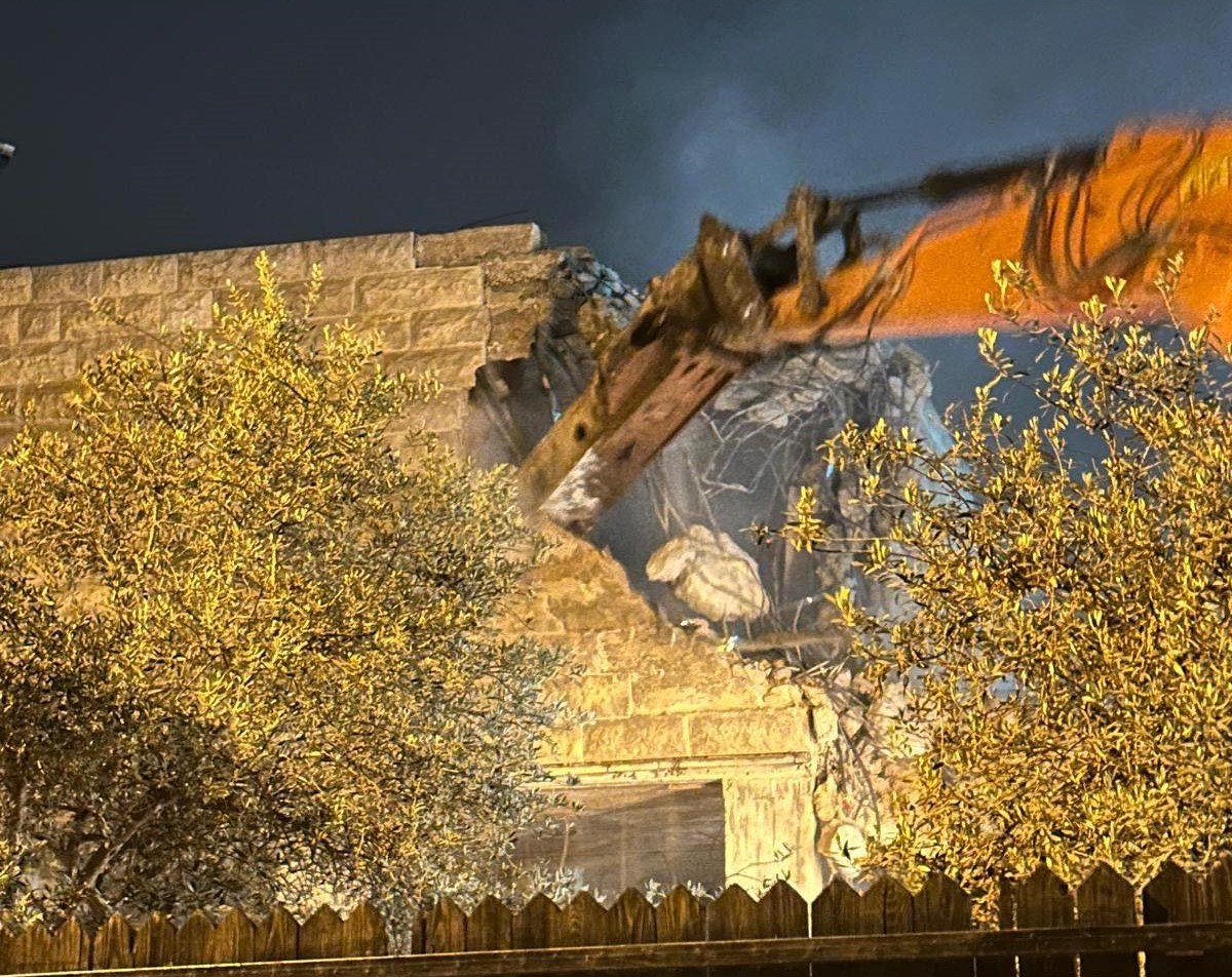 Jérusalem: l'occupation force un citoyen à démolir sa maison à Beit Safafa