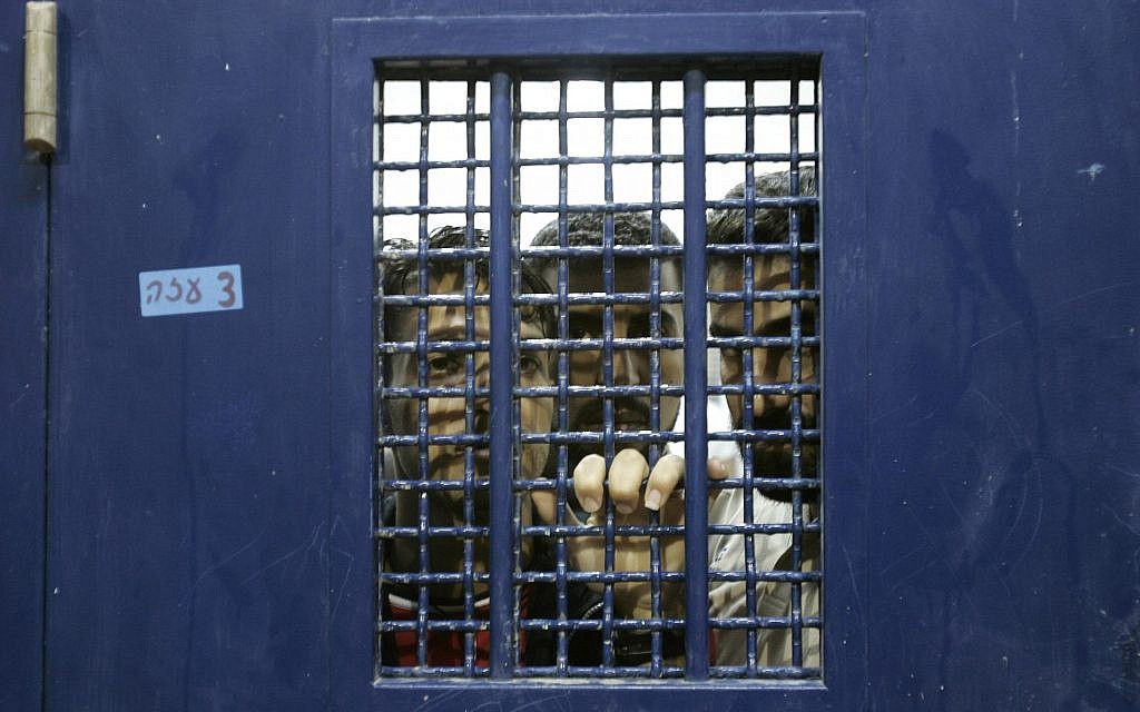 L'administration pénitentiaire du Néguev continue d'imposer l'isolement collectif à 68 prisonniers 