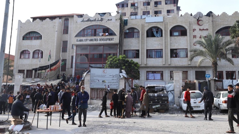 Assiégé depuis le 31e jour : L'occupation cible les environs de l'hôpital Al-Amal à Khan Yunis