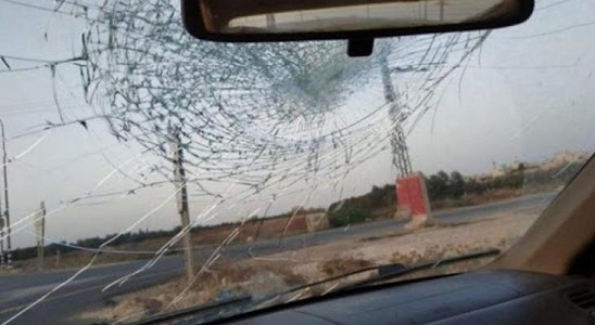 Des colons attaquent des véhicules palestiniens à Jéricho 