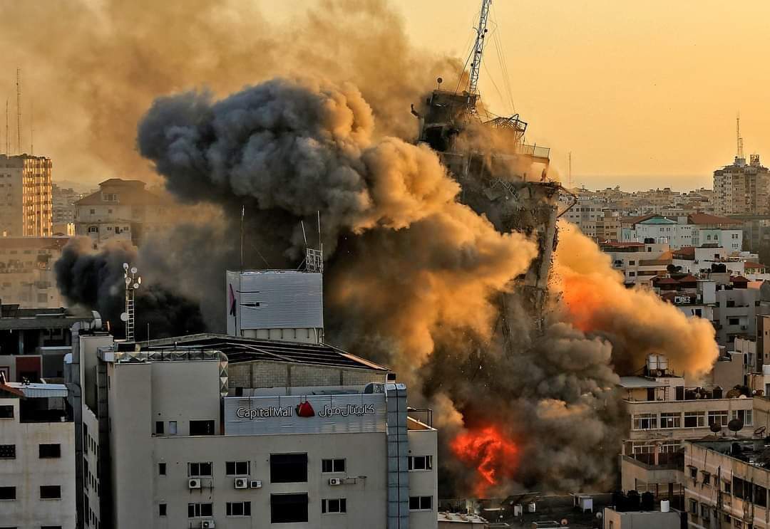 Les avions de guerre israéliens frappent la bande de Gaza