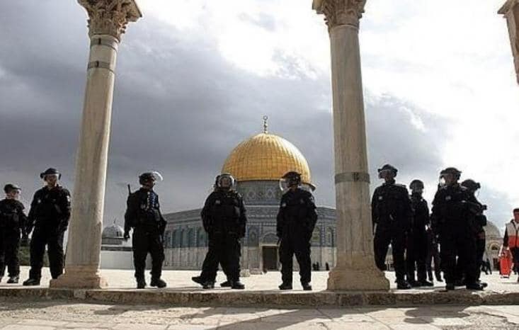 Les forces israéliennes interdissent d’entrer les repas aux Palestiniens à jeun dans la mosquée Al-Aqsa