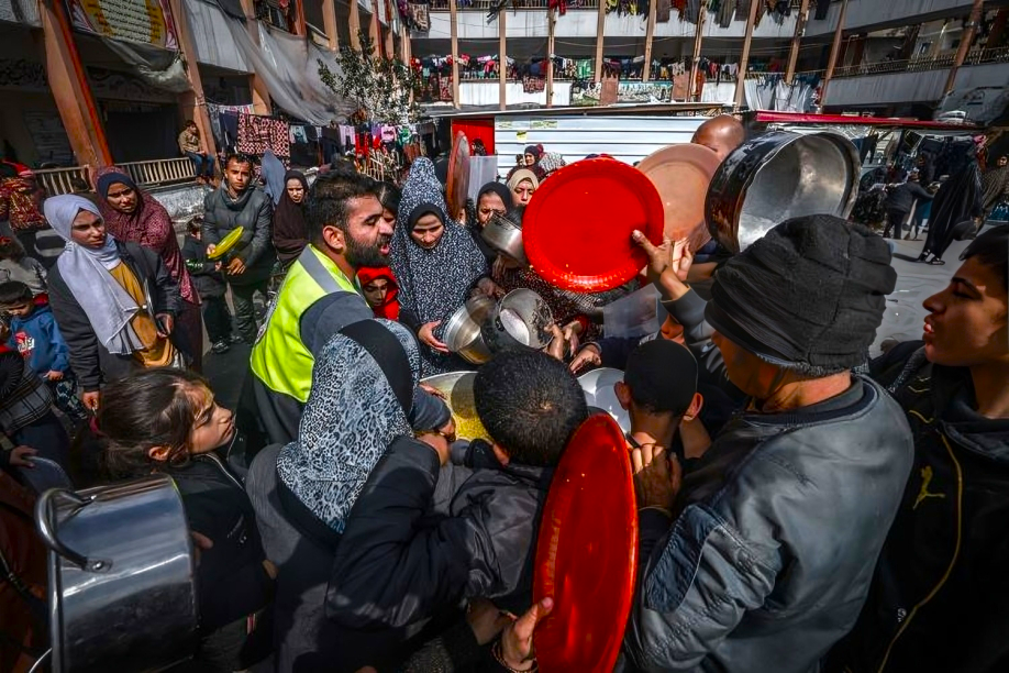 146ème jour de la guerre génocidaire : massacre israélien contre les Palestiniens attendant les aides à Gaza
