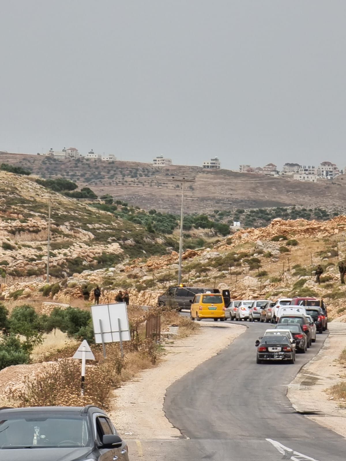 L'occupation ferme les deux entrées d'al-Mughayyir, à l'est de Ramallah