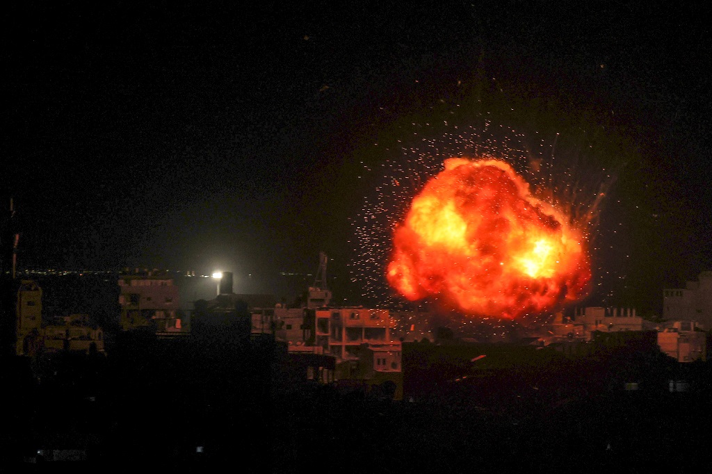 Des martyrs dans le bombardement d'occupation d'une maison à Beit Lahia
