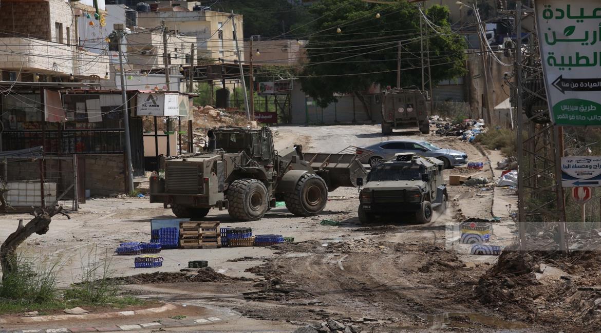 L’occupation continue son agression contre Tubas, et Aqaba : arrestations, descentes de maisons, et maintien du couvre-feu