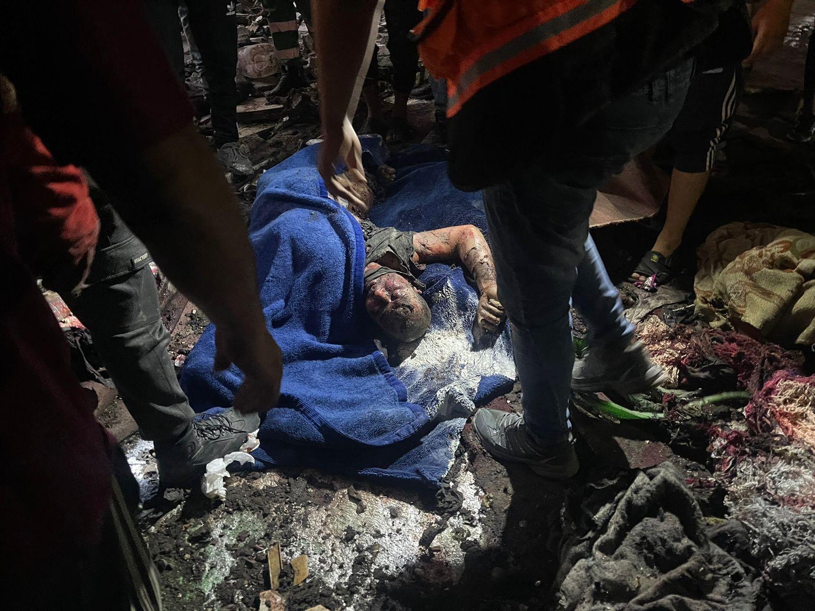 Quatre martyrs dans des bombardements d'occupation au centre de la bande de Gaza
