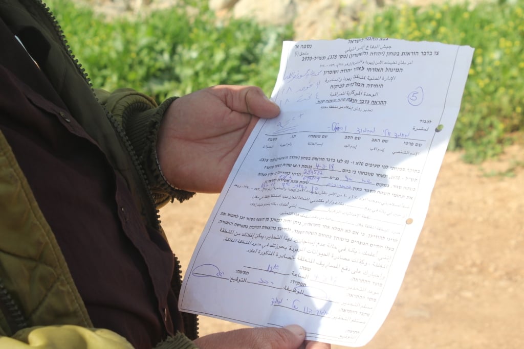 Les autorités israéliennes notifient de suspendre les travaux à trois maisons près de Naplouse
