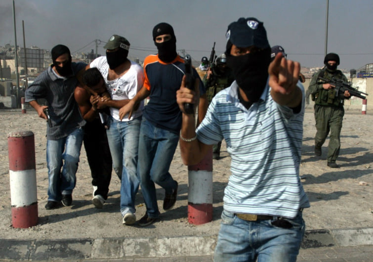 Des agents infiltrés israéliens kidnappent un jeune Palestinien à Jérusalem