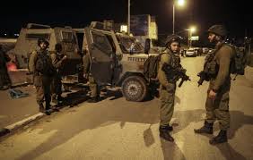 Un jeune palestinien grièvement blessé par l’armée de l’occupation à Hébron