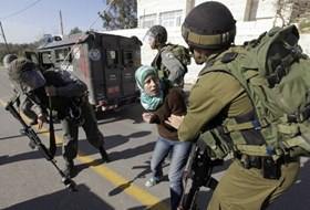 Les forces d’occupation israéliennes agressent sauvagement une fille à Hébron