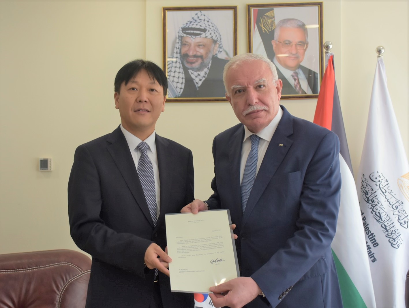 Al-Maliki reçoit une copie des lettres de créance du nouveau représentant de la République de Corée en Palestine 