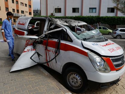 Une Palestinienne est tombée en martyr et l’occupation bombarde 4 ambulances à Gaza