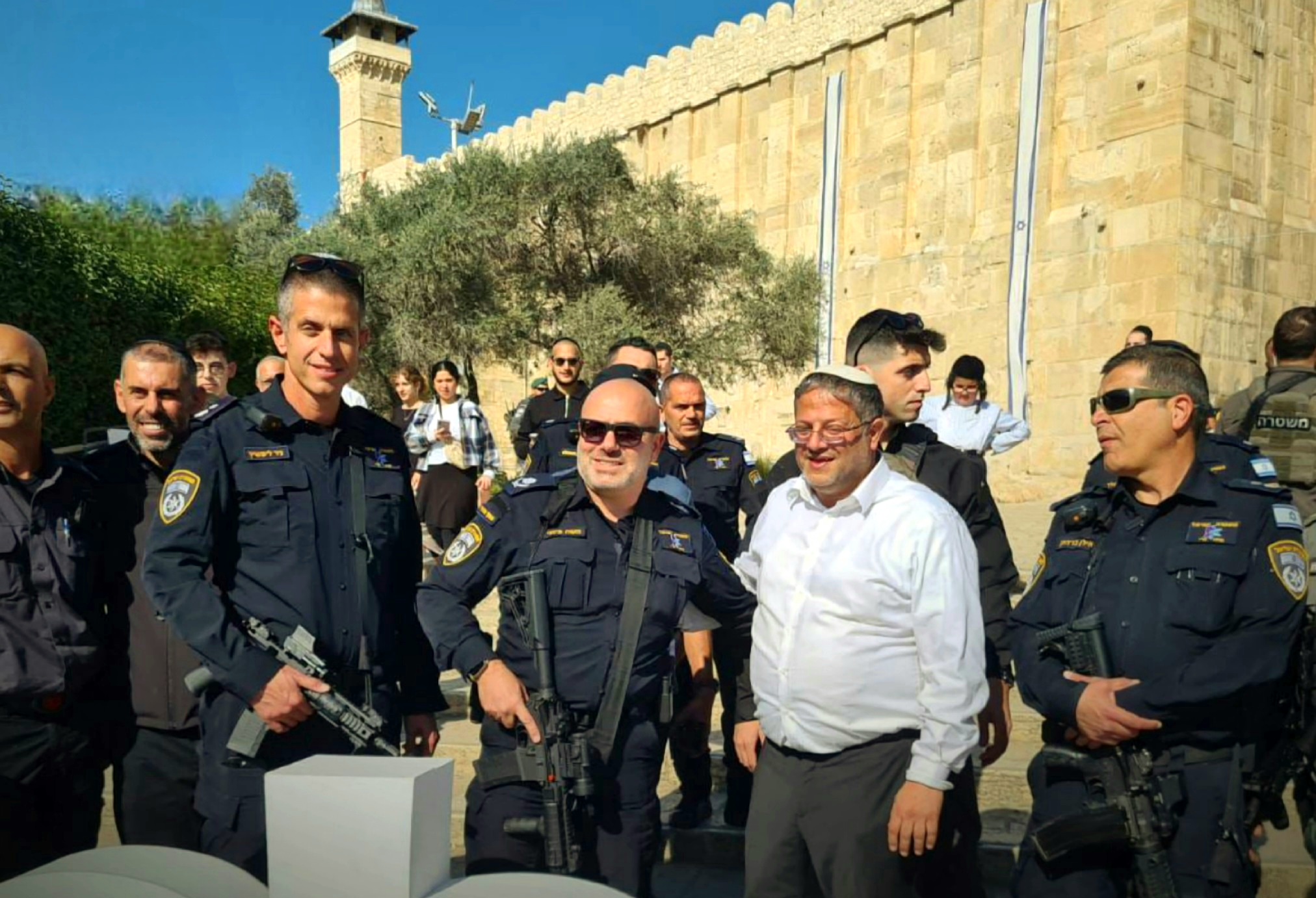 Des colons israéliens, dont Ben Gvir, prennent d'assaut la mosquée Ibrahimi