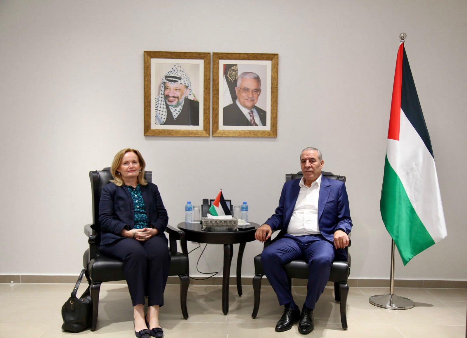 Al-Sheikh rencontre le consul général britannique et l'informe des derniers développement
