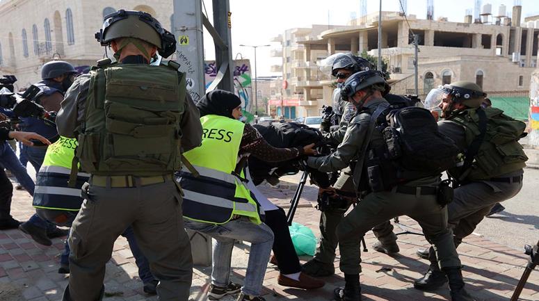 Un journaliste blessé par balles lors d'affrontements au nord de Ramallah