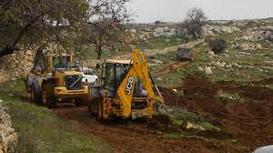 Les forces d'occupation ferment les routes agricoles et rasent les terres à l'ouest de Naplouse   