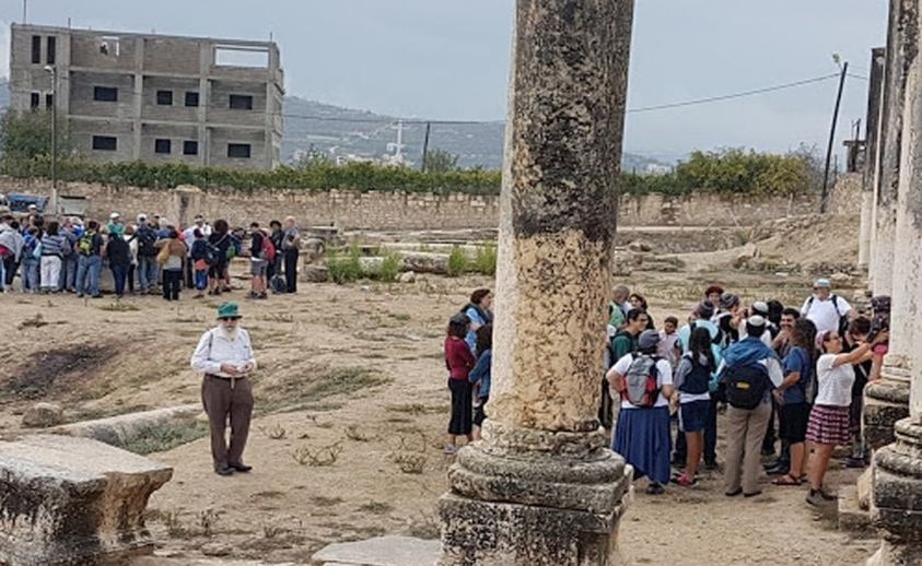 Des colons prennent d’assaut le site archéologique de Sabastiya à Naplouse