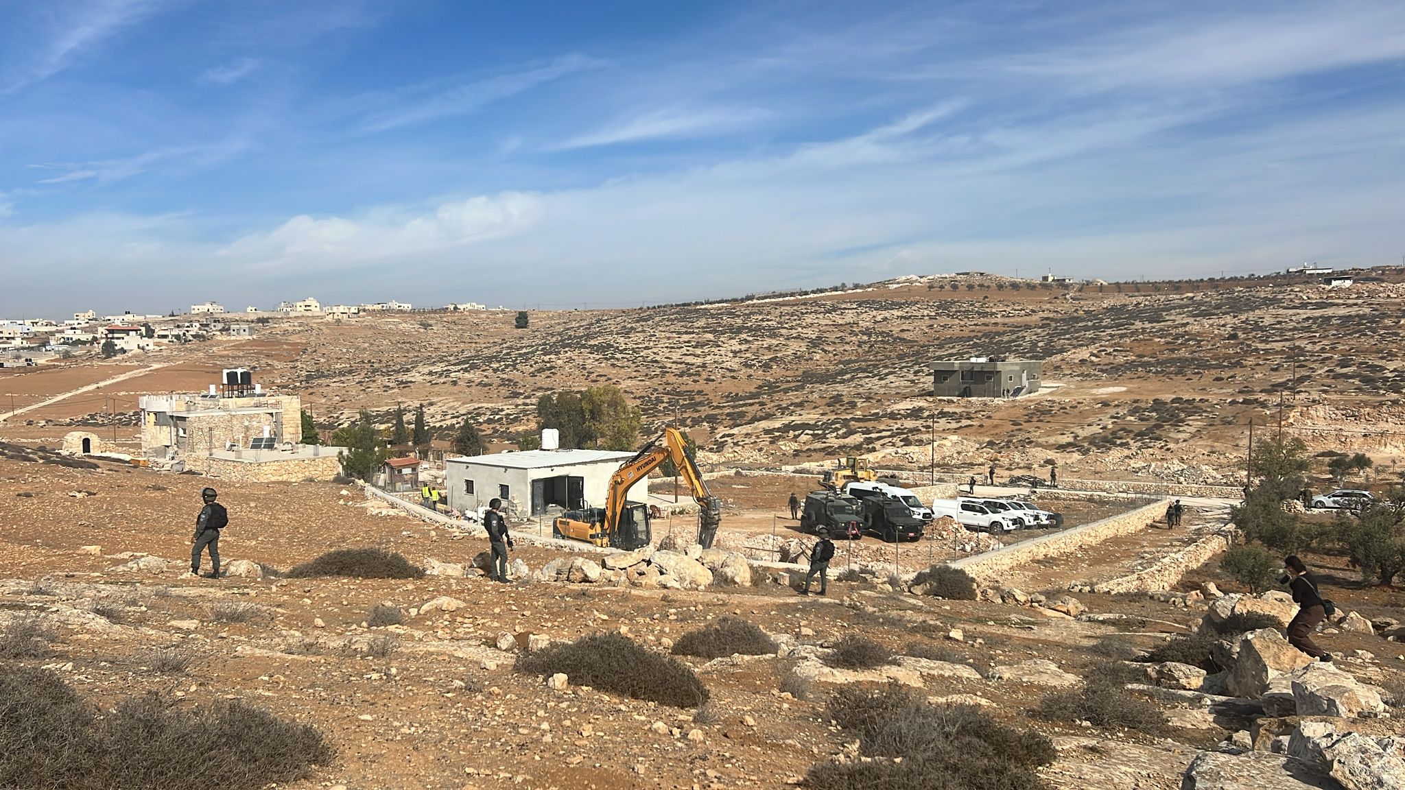 L'occupation saisit un bulldozer à Salfit et plus de 8 dunums de terres de Masafer Yatta, au sud d'Hébron