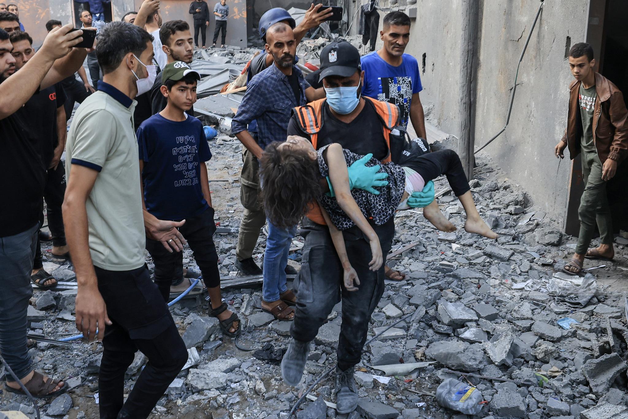 Israël cible et tue des personnes faisant la queue devant des boulangeries pour obtenir du pain indispensable
